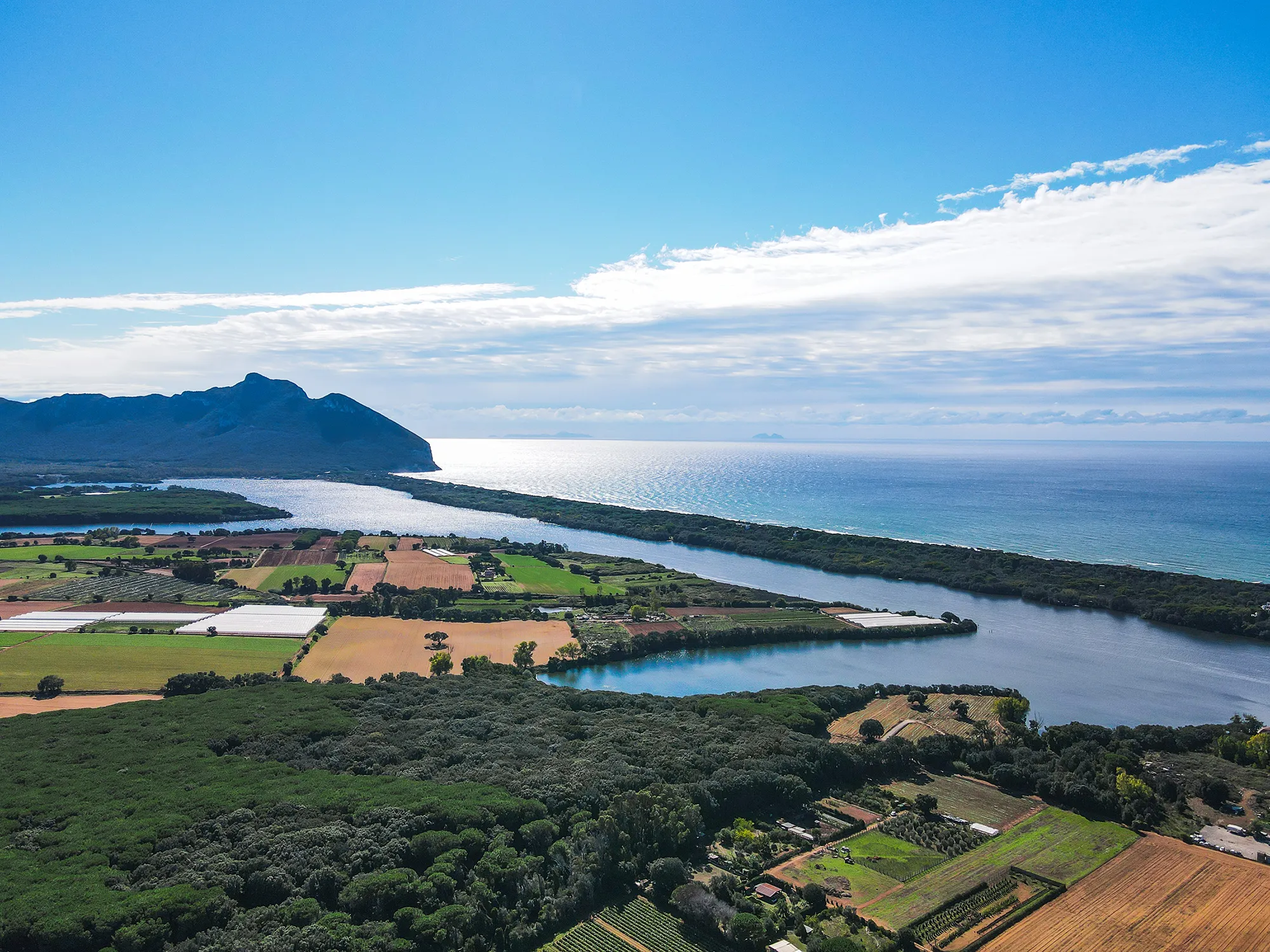Nell'immagine la vista dall'alto della zona del Circeo.